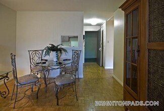 1455 Commonwealth Ave in Boston, MA - Building Photo - Building Photo