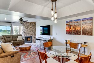 7910 E Thomas Rd in Scottsdale, AZ - Building Photo