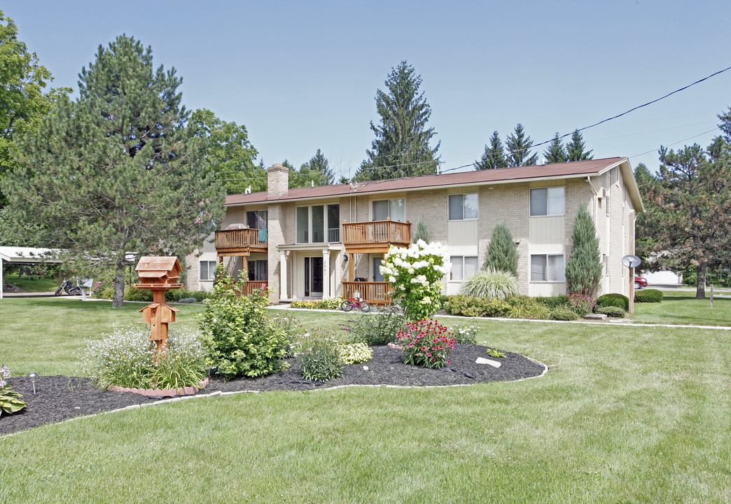 Oxford Village Apartments in Oxford, MI - Building Photo