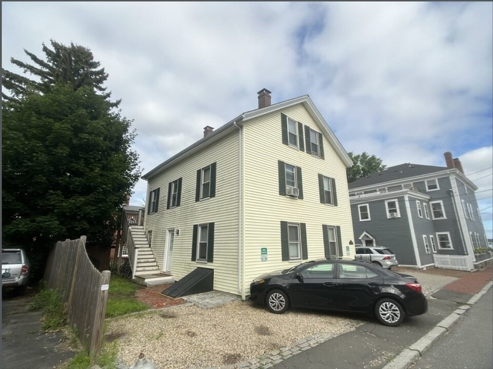 9 Hodges Ct in Salem, MA - Building Photo