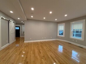 26 Fenwick St in Somerville, MA - Building Photo - Building Photo