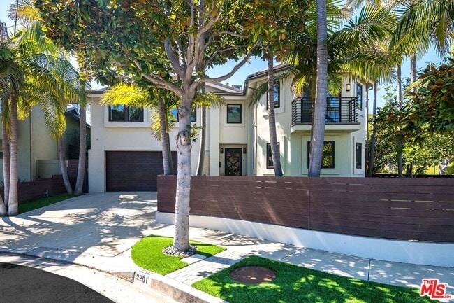 3201 Viola Pl in Los Angeles, CA - Building Photo - Building Photo