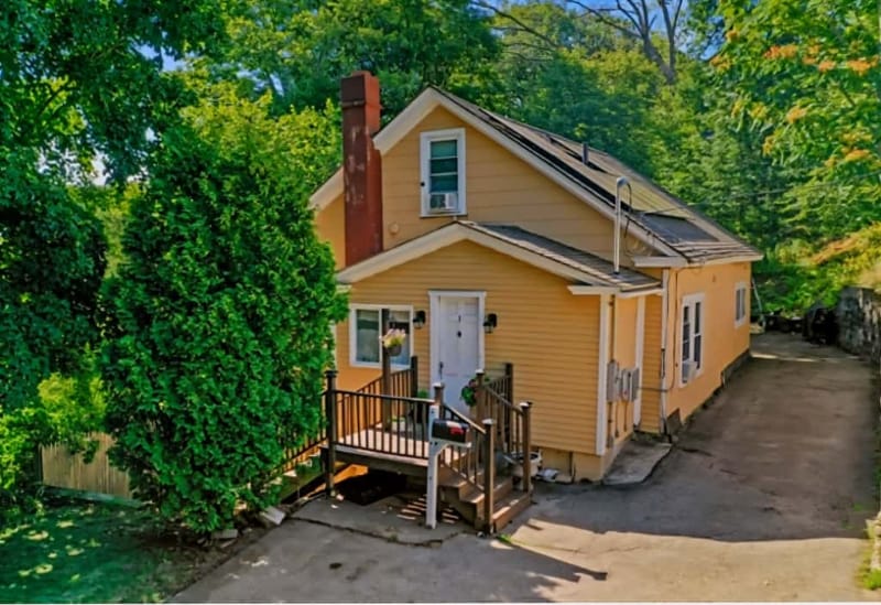 1 Wigwam Hill Dr in Worcester, MA - Building Photo