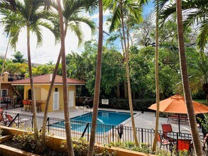 1400 Salzedo St, Unit 303 in Coral Gables, FL - Building Photo - Building Photo