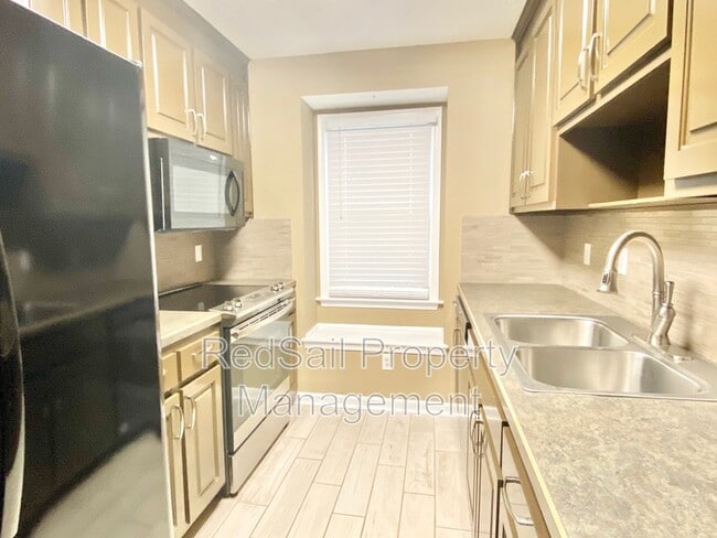 property at 211 Crestwood Ct