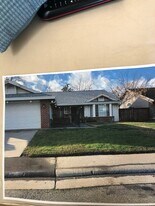 8205 Orchid Tree Way in Antelope, CA - Building Photo