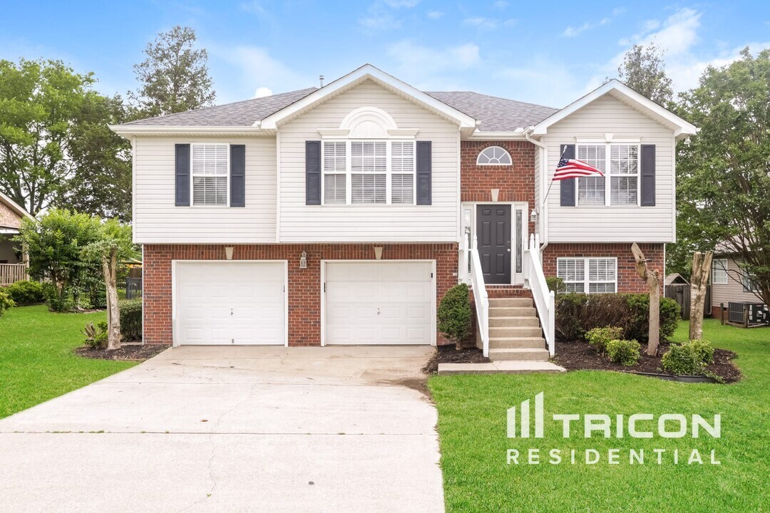 439 Tucker Trice Blvd in Lebanon, TN - Building Photo