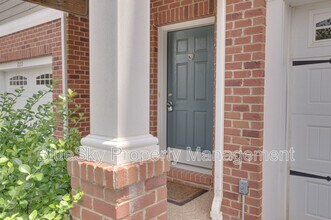 2170 Saranac Ct in Charlottesville, VA - Foto de edificio - Building Photo