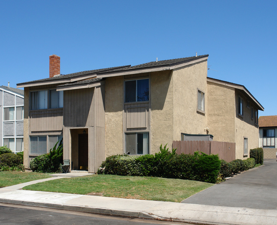 4831 Neely Cir in Huntington Beach, CA - Building Photo