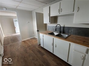 106 W Pennsylvania St in Shelbyville, IN - Building Photo - Building Photo