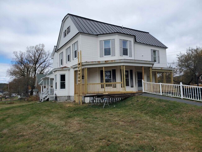 17 Canaan St in Canaan, NH - Building Photo - Building Photo