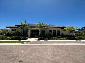 315 NE 208th Terrace in North Miami Beach, FL - Building Photo - Building Photo