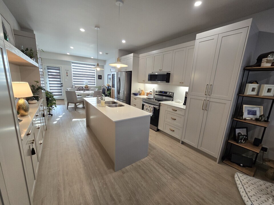 654 Mulvey Ave in Winnipeg, MB - Building Photo