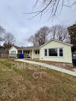 41R Boston Post Rd in Waterford, CT - Building Photo