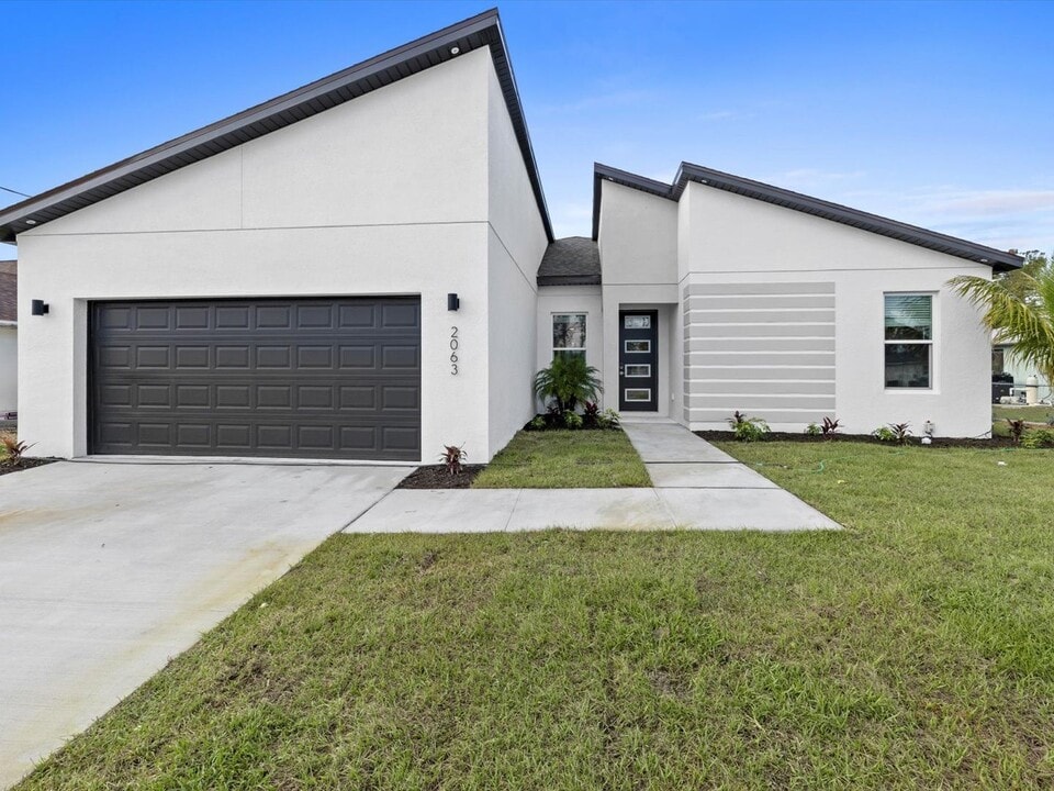 2063 Snover Ave in North Port, FL - Building Photo
