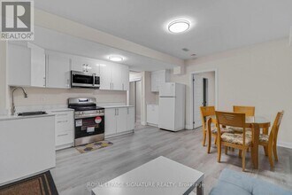 3255 Harasym Trl in Oakville, ON - Building Photo - Building Photo