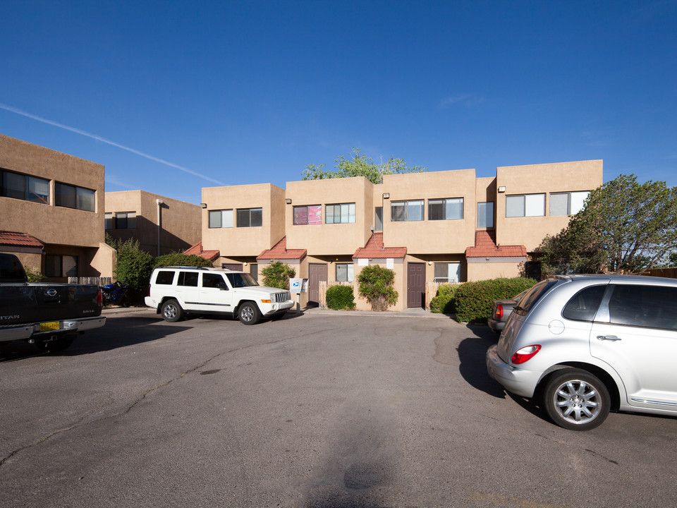 Ortiz Place Townhomes in Albuquerque, NM - Foto de edificio