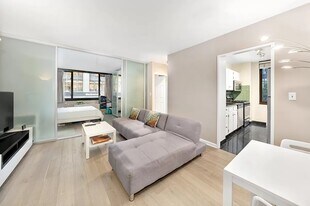 407 Park Ave S in New York, NY - Building Photo