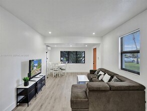 905 SW 22nd St in Fort Lauderdale, FL - Building Photo - Building Photo