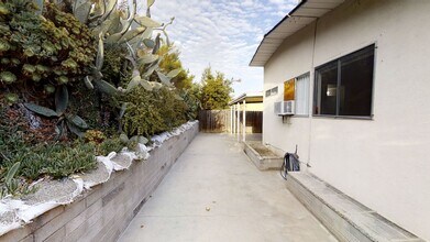 5430 Baja Dr in San Diego, CA - Building Photo - Building Photo