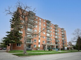 Riverview Towers Apartments - Skyline Living in Sarnia, ON - Building Photo