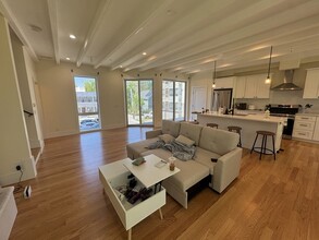 60 Cameron St, Unit 2 in Brookline, MA - Building Photo - Building Photo