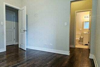 2228 W Cermak Rd in Chicago, IL - Building Photo - Building Photo
