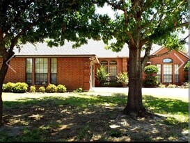 112 Sunny Meadows Dr in Burleson, TX - Building Photo