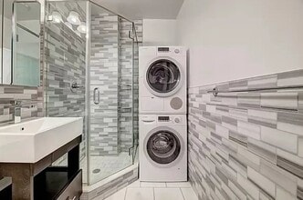 564 Hudson St, Unit 6 in New York, NY - Building Photo - Building Photo