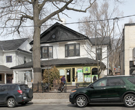 2204 Queen St E in Toronto, ON - Building Photo - Primary Photo