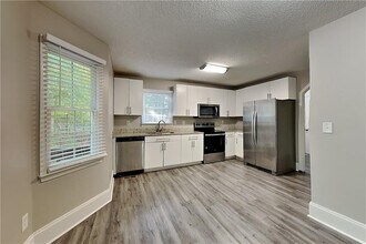 755 Abbington Ln in Douglasville, GA - Building Photo - Building Photo