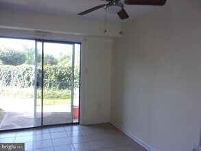 27 Chiswick Dr in Lindenwold, NJ - Building Photo - Building Photo
