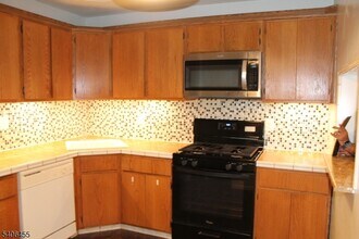 55 Crabapple Ln in Franklin Township, NJ - Building Photo - Building Photo