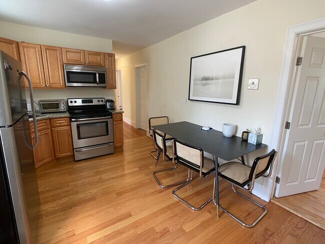 6 Nashua St, Unit 2 in Somerville, MA - Building Photo - Building Photo