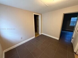 1129 NW 29th St in Miami, FL - Building Photo