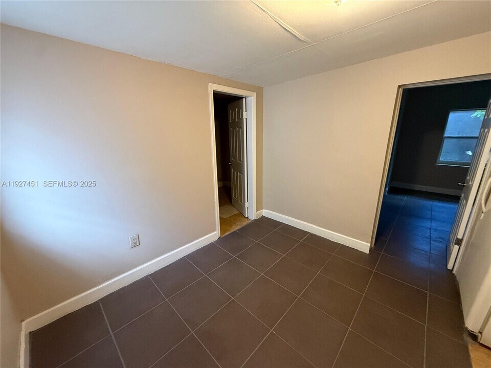 1129 NW 29th St in Miami, FL - Building Photo