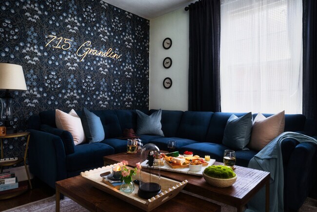 715 Grandin Rd in Charlotte, NC - Building Photo - Building Photo