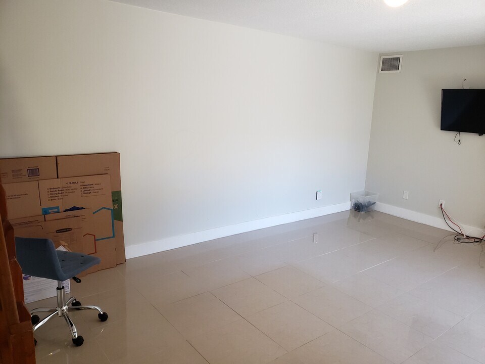 11864 SW 8th Ct in Davie, FL - Foto de edificio