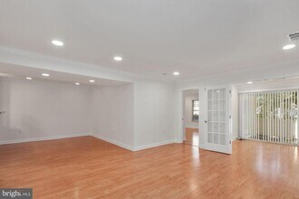 5801 Linden Square Ct in North Bethesda, MD - Foto de edificio - Building Photo