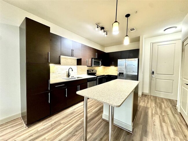 3788 Richmond Ave. in Houston, TX - Building Photo - Building Photo