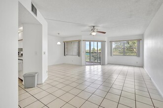 1001 SW 128th Ter, Unit 312B in Pembroke Pines, FL - Building Photo - Building Photo