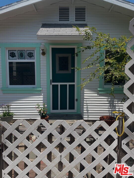 103 S Guadalupe Ave in Redondo Beach, CA - Building Photo