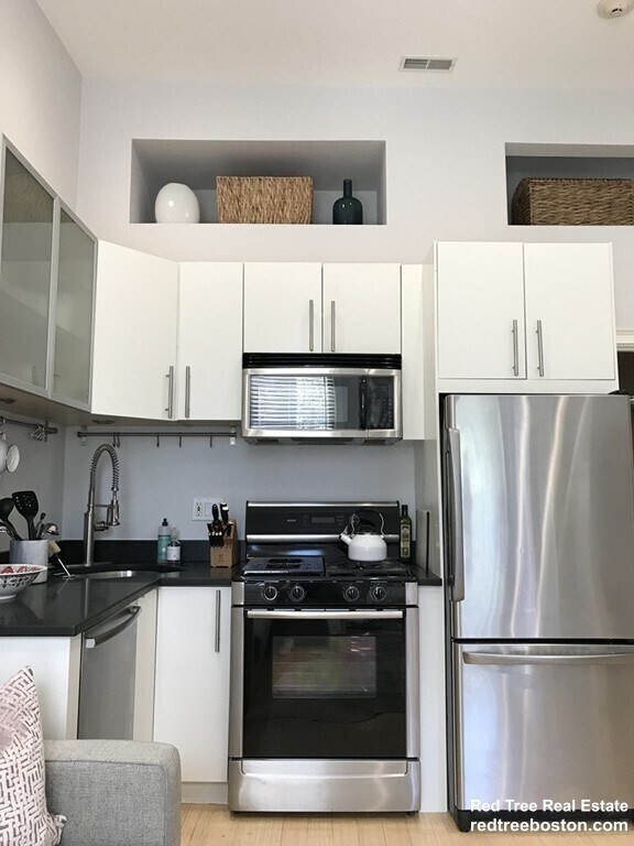 290 Columbus Ave, Unit 5
