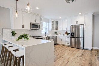 5351 Lexington Ave in Los Angeles, CA - Building Photo - Building Photo