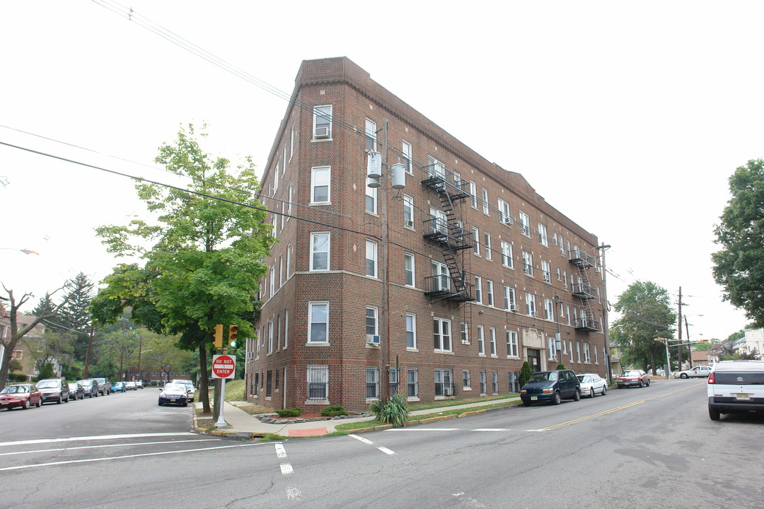 105 Grove St in Elizabeth, NJ - Foto de edificio