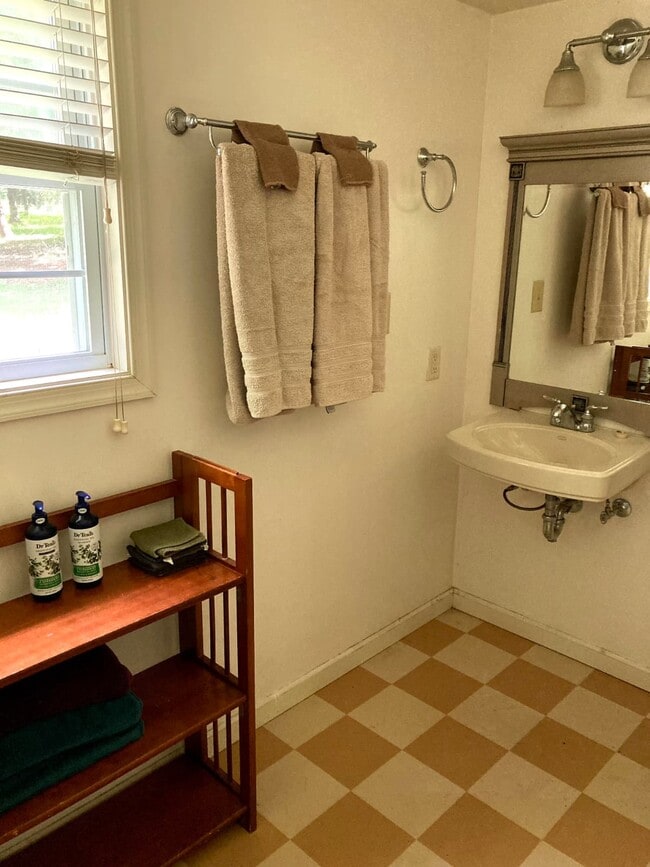 1132 Shanghai Rd in Berkeley Springs, WV - Building Photo - Building Photo