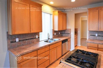 12116 182nd Ave E in Sumner, WA - Foto de edificio - Building Photo