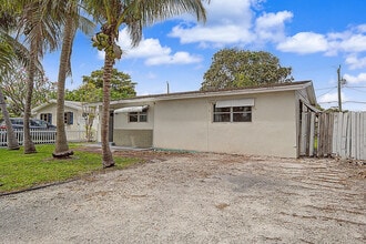 301 SE 21st Ave in Boynton Beach, FL - Building Photo - Building Photo