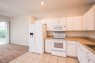 6327 Bridgecrest Dr in Lithia, FL - Building Photo - Building Photo