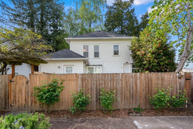 property at 814 E 4th St